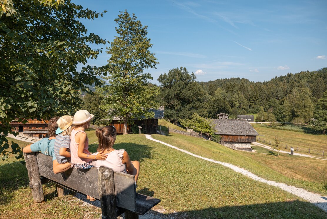 Familienausflug ins Museum Tiroler Bauernhöfe in Kramsach | © Alpbachtal Tourismus | shootandstyle