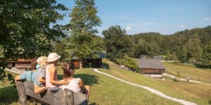 Familienausflug ins Museum Tiroler Bauernhöfe in Kramsach | © Alpbachtal Tourismus | shootandstyle