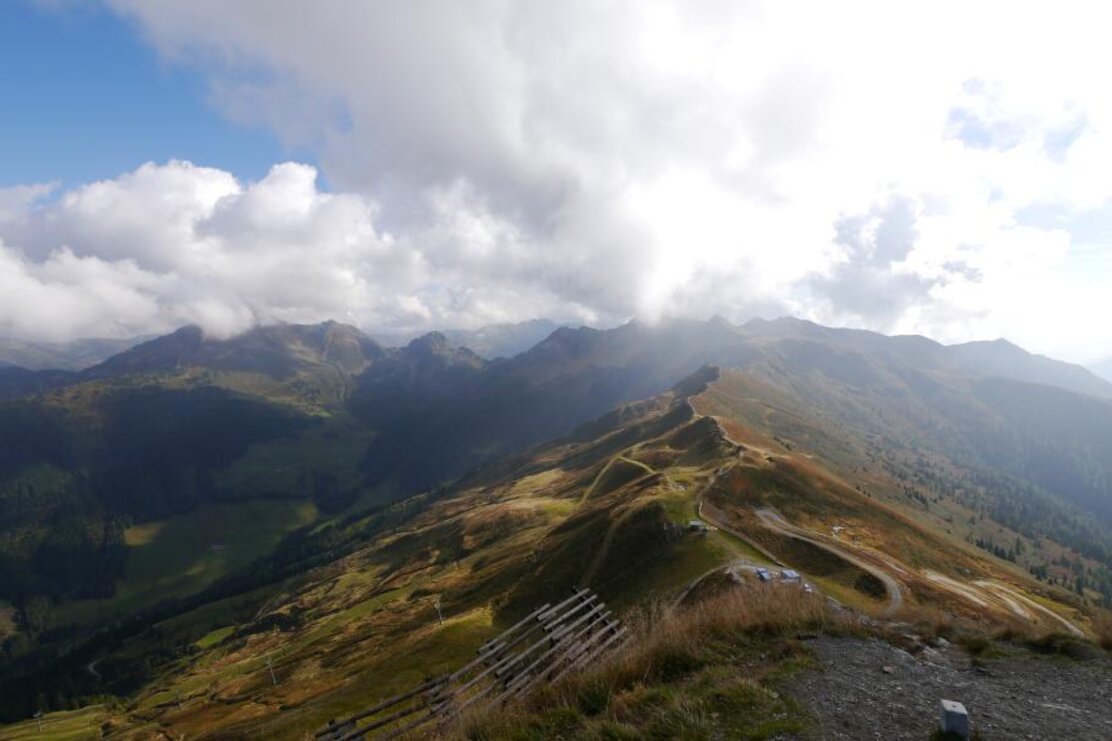 Blick vom Wiedersberger Horn über den Grat, der zur Sagtaler Spitze (Standkopf) führt.