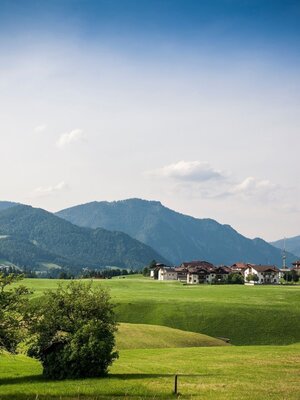 Blick auf das Dorf Brandenberg im Sommer | © Bernhard Huber