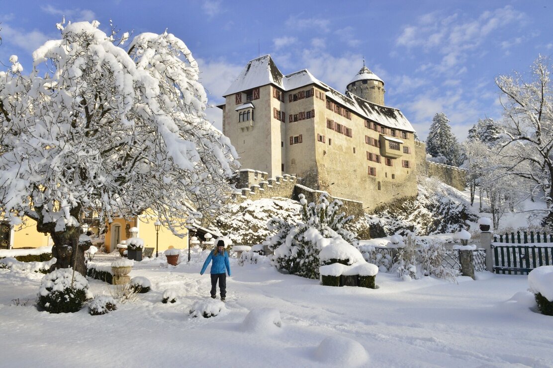 Winterwandern im Schlosspark Matzen | © Bernhard Berger