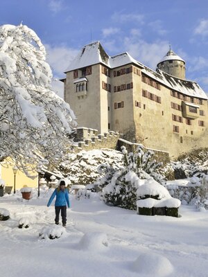 Winterwandern im Schlosspark Matzen | © Bernhard Berger