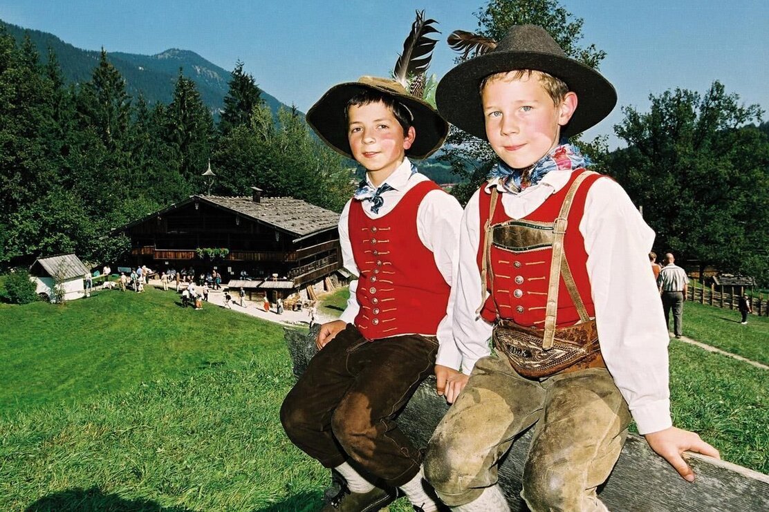 Traditionelle Kleidung im Museum Tiroler Bauernhöf