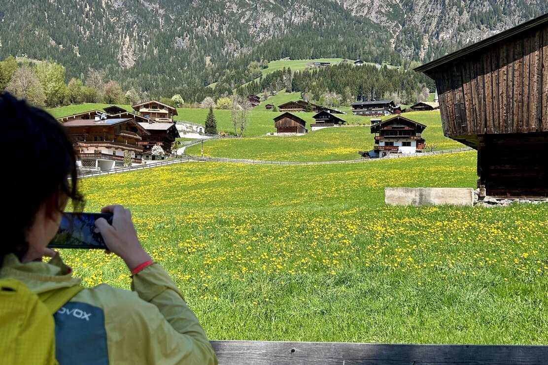Häuserblick am Ende des Mittleren Höhenwegs