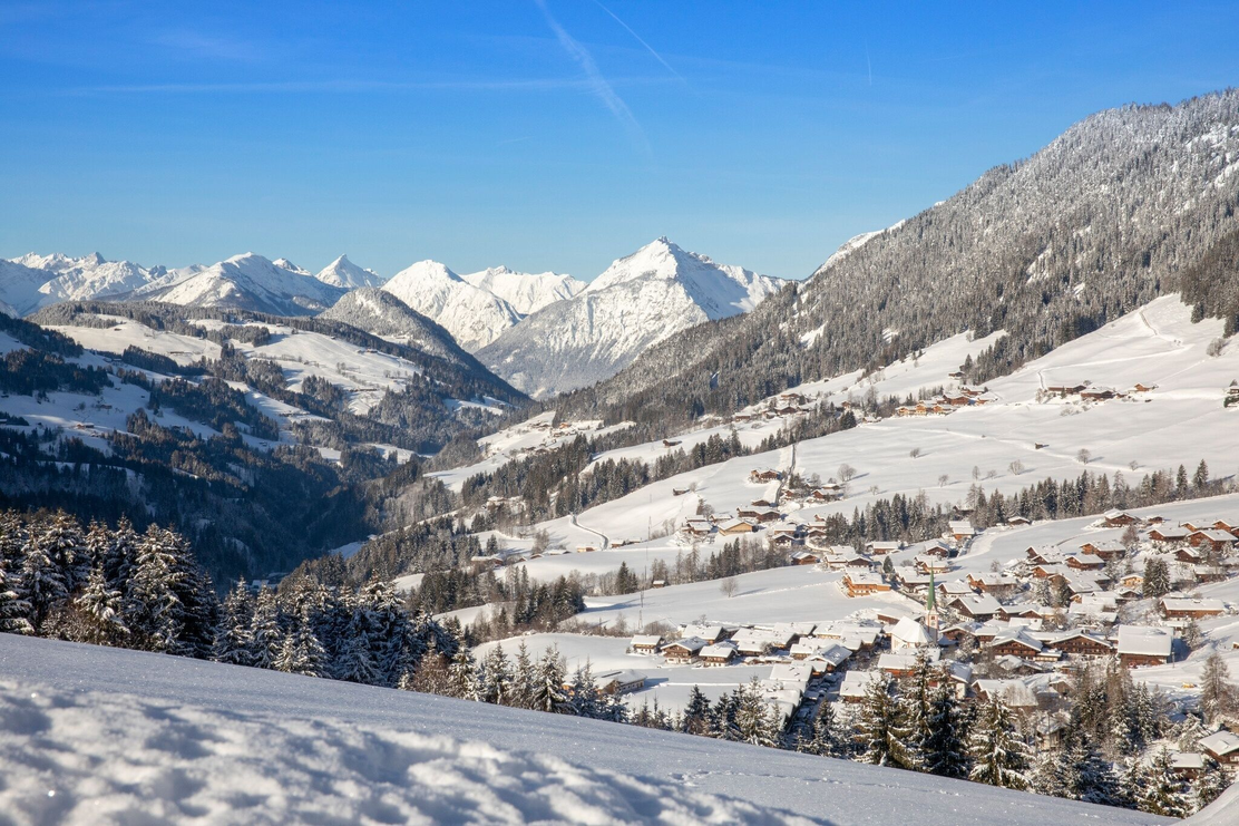 Winterwandern am Oberen Höhenweg in Alpbach | © Matthias Sedlak
