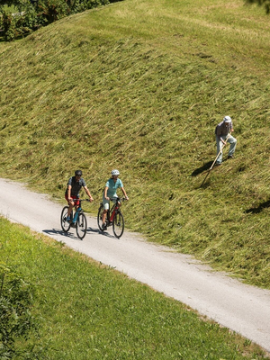 E-Biker im Alpbachtal - Heuernte
