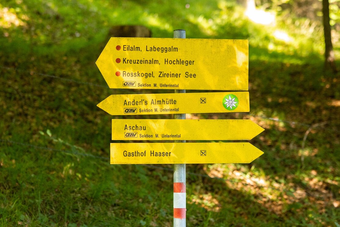 Wegweiser Richtung Zireiner See | © Julia Springhetti