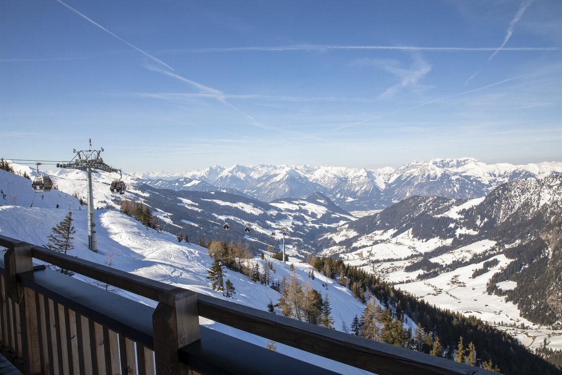 Terrasse der Skihütte Wurmegg am Schatzberg