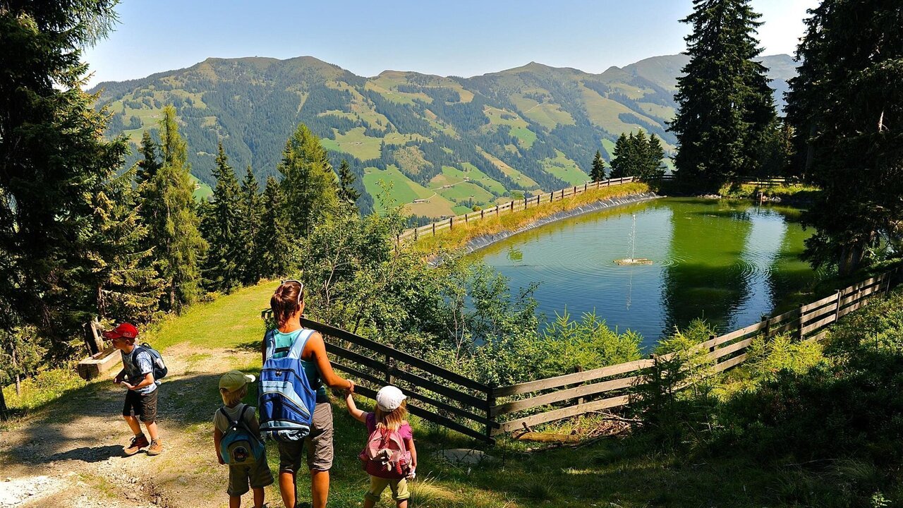 pond-hiking-trail-alpbach-alpbachtal