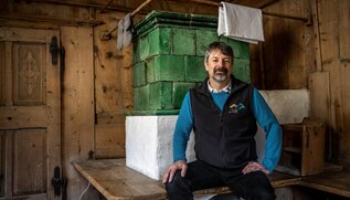 Thomas Bertagnolli bei der Führung im Museum | © Alpbachtal Tourismus