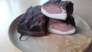 Frischer Speck vom Brandenbergerhof | © Familie Lederer