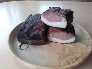 Frischer Speck vom Brandenbergerhof | © Familie Lederer
