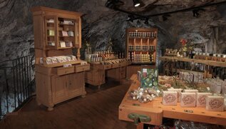 Genusswelt Felsengrotte Rattenberg, Shop | © Genusswelt Tirol