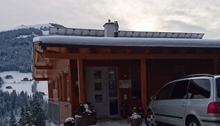 Arztpraxis Eingang Winter | © Alpbachtal Tourismus