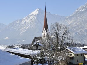 Pfarrkirche Brixlegg im Winter | © Alpbachtal Tourismus