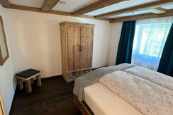 Großes Zimmer - Altholz Kleiderkasten