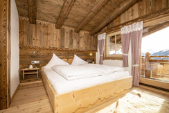 Hütte_Alpenherz_schlafzimmer_Galtenbergblick