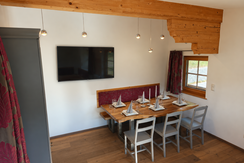 Vacation_apartment_Sterzenhof_living_room_dining_table
