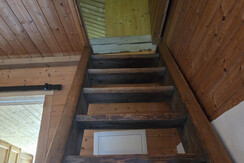 Prama Häusl Holzstiege Zimmer