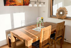 Cozy seating area for up to 6 people.