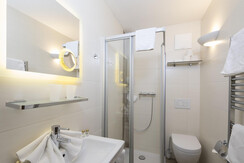 Familienappartement Alpbachtal Dusche/WC 1