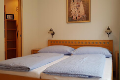 FW Alpbach Schlafbereich mit Schrankraum