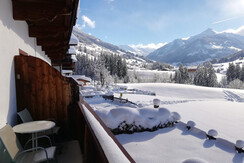Moaeben Alpbach Wintertraumblick vom Balkon aus