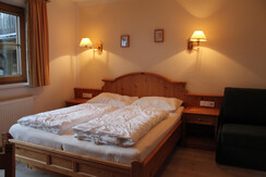 Schlafzimmer 1