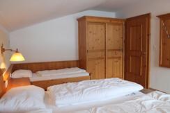 Großes Schlafzimmer