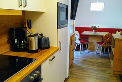 Küchenzeile mit Esstisch