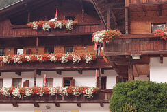 Appartement mit Balkon 2. Stock rechts