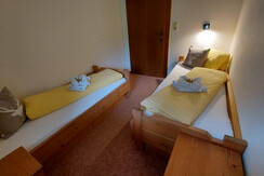 Zimmer mit 2 Einzelbetten (2)