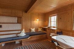 Wohnzimmer mit Kachelofen