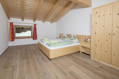 doppelbett_im_schlafzimmer (1)