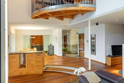 Villa Bergl.21-innen mit Galerie