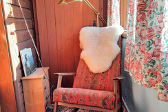 Lese-Ecke mit Blick in die Tiroler Berge