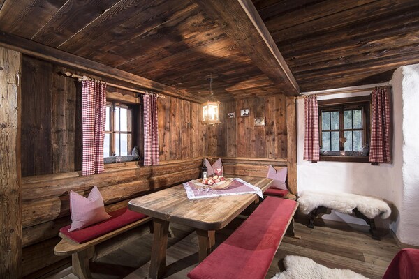Alpbachtal_Alpbach_Bischoferhütte_Stube | © Fam. Kostenzer