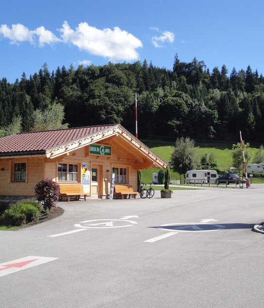 Einfahrt - CheckIn Seehof Kramsach | © Fam. Brunner