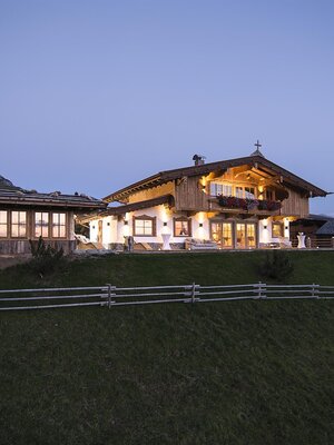 Das Chalet bei Nacht | © Fam. Kostenzer