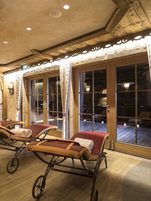 Ruheraum mit Kaminfeuer | © Fam. Kostenzer