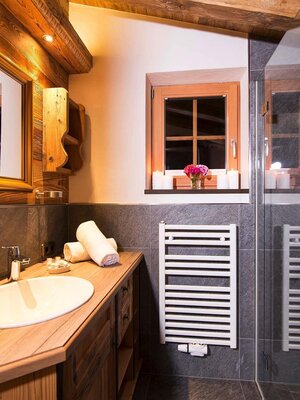 Bad Doppelzimmer/ Suite | © Fam. Kostenzer