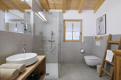 Moderne-trifft-Natur_Bad_1OG_Chalet-Matty