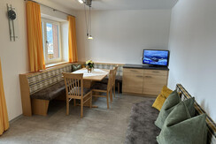 Appartement 2 "Alpen Blick" Sitzecke und Couch