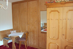 Doppelzimmer kleine Sitzecke