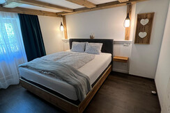 Großes Zimmer - Altholz_Fewo Auszeit_Alpbachtal