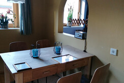 Josefine und ihr Kavalier_Küchentisch_Alpbachtal