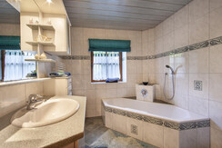 Kruckenhaus Ferienwohnung Bad mit Badewanne