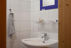Kruckenhaus Ferienwohnung WC mit Waschbecken