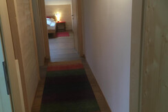 Gang Schlafzimmer- Badezimmer