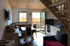 Küche mit Blick auf Balkon